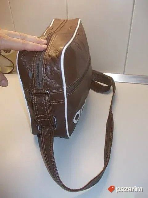 KOŽNA " ADIDAS " 37x28x15cm iz Nemačke, poznatog proizvođača 2