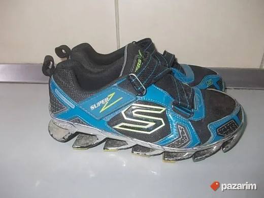SKECHERS broj 33 iz Nemačke, bez pertlanja, futurističkog di