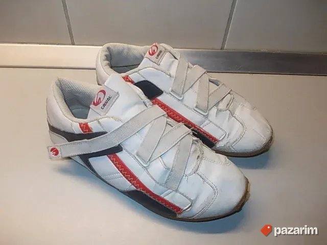 CASUAL BROJ 38 KOŽNE, BEZ PERTLANJA, uniseks, iz Nemačke. PO 1