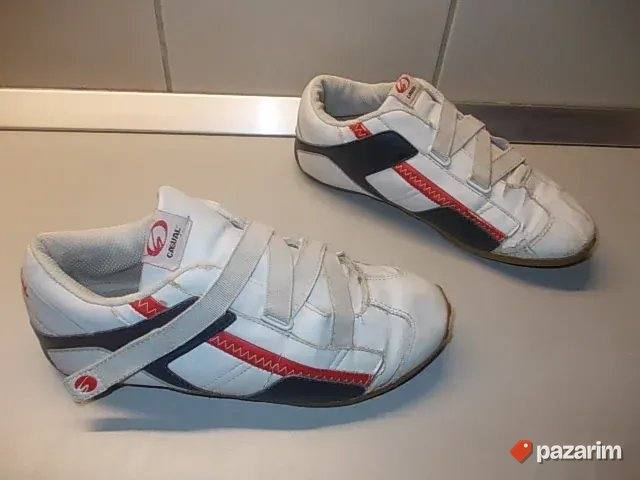 CASUAL BROJ 38 KOŽNE, BEZ PERTLANJA, uniseks, iz Nemačke. PO 2