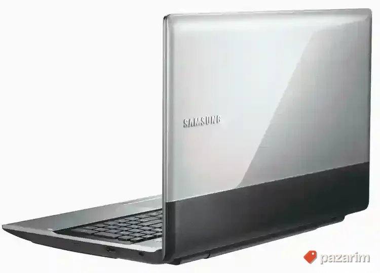 Laptop SAMSUNG RV 709 moćan I5 PROCESOR 2. GENERACIJE lepo d 3