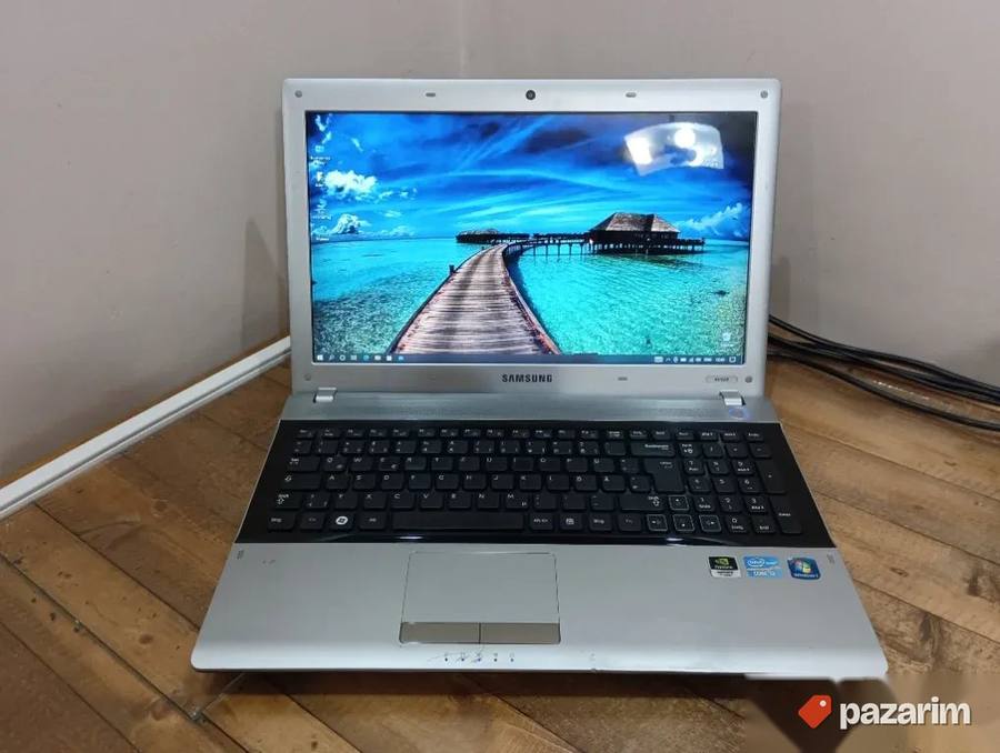 Laptop SAMSUNG RV 709 moćan I5 PROCESOR 2. GENERACIJE lepo d 4