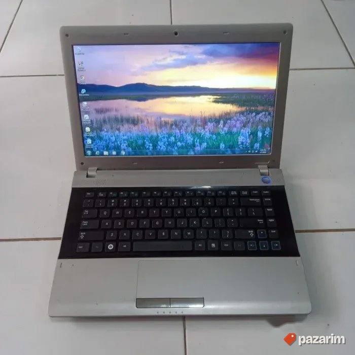 Laptop SAMSUNG RV 709 moćan I5 PROCESOR 2. GENERACIJE lepo d 8