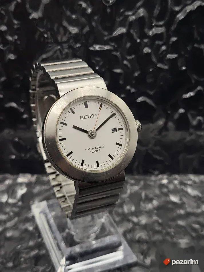 UNISEKS SEIKO V732-0N70 je klasičan kvarcni sa belim brojčan 3