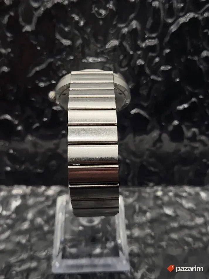 UNISEKS SEIKO V732-0N70 je klasičan kvarcni sa belim brojčan 8