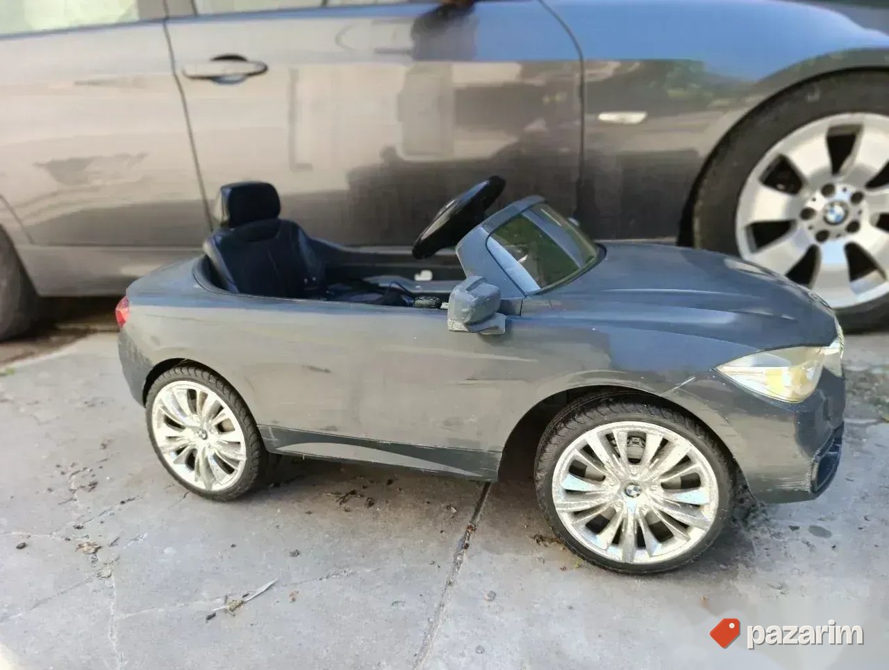 Automobil na akumulator BMW 2