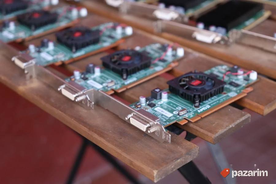 13x DMS 59 PCIe grafika Nvidia NVS 300 AMD Radeon C090 5