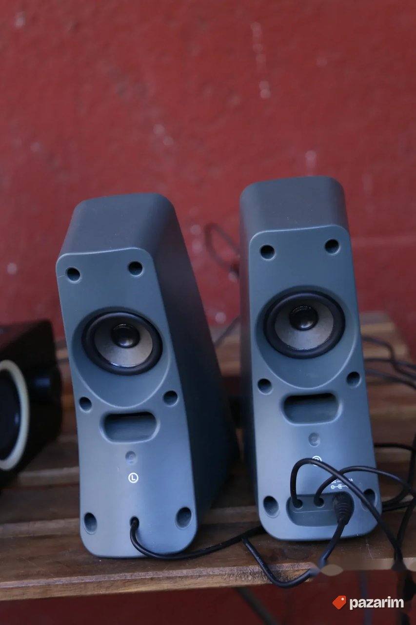 Logitech Z200 + Logitech Z320 Zvucnici 8