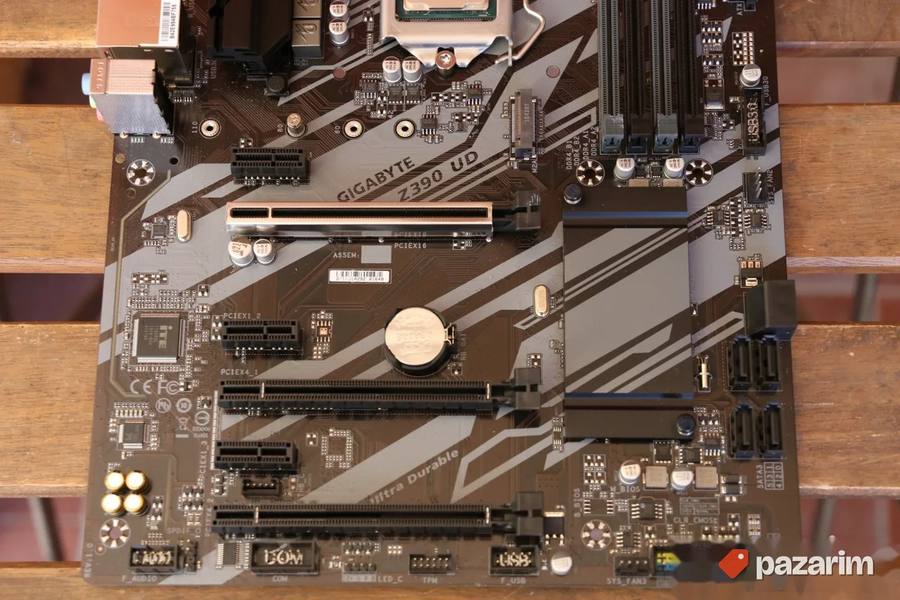 Gigabyte Z390 UD LGA 1151 + Intel i3 9100F 3.60GHz 6