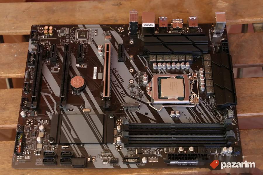 Gigabyte Z390 UD LGA 1151 + Intel i3 9100F 3.60GHz 8