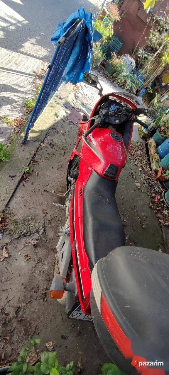 Kawasaki gpx 750 r 3