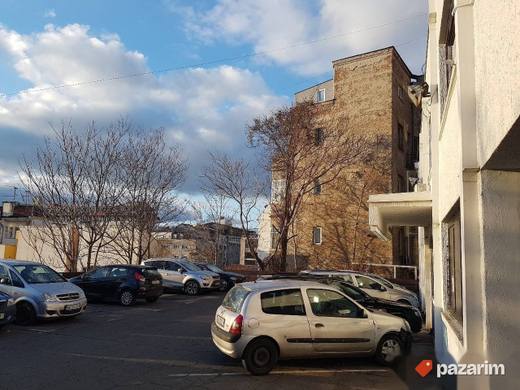 Izdajem parking mesto u Lominoj, po ceni ne realnoj