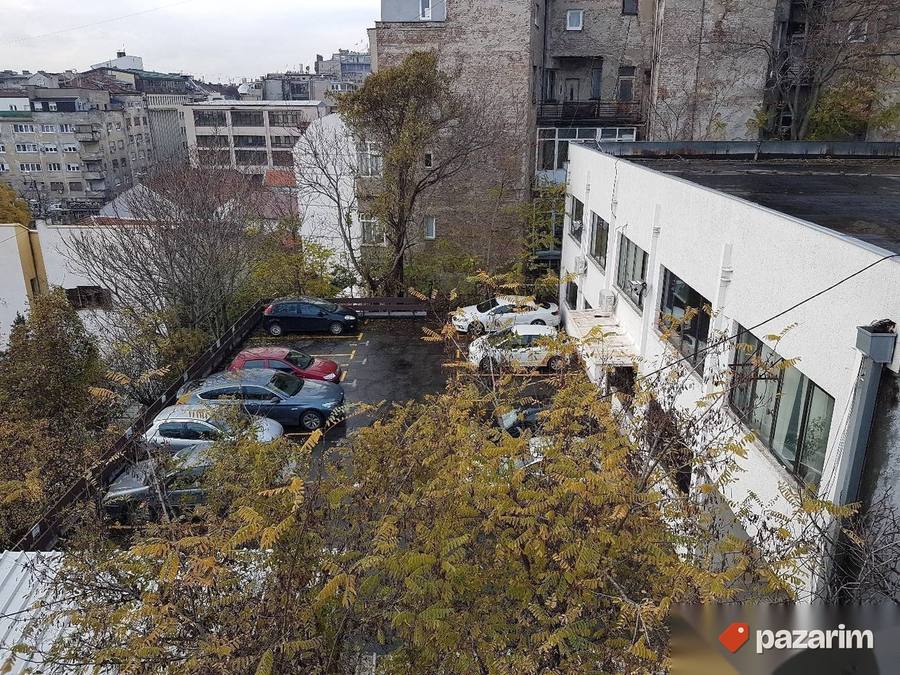Izdajem parking mesto u Lominoj, po ceni ne realnoj 2