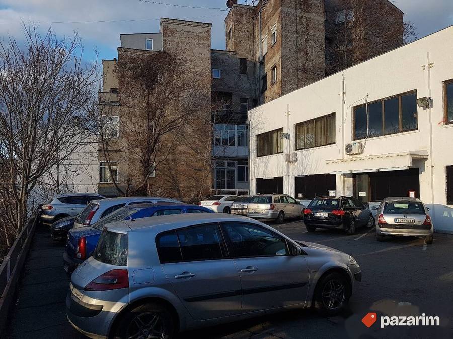 Izdajem parking mesto u Lominoj, po ceni ne realnoj 3