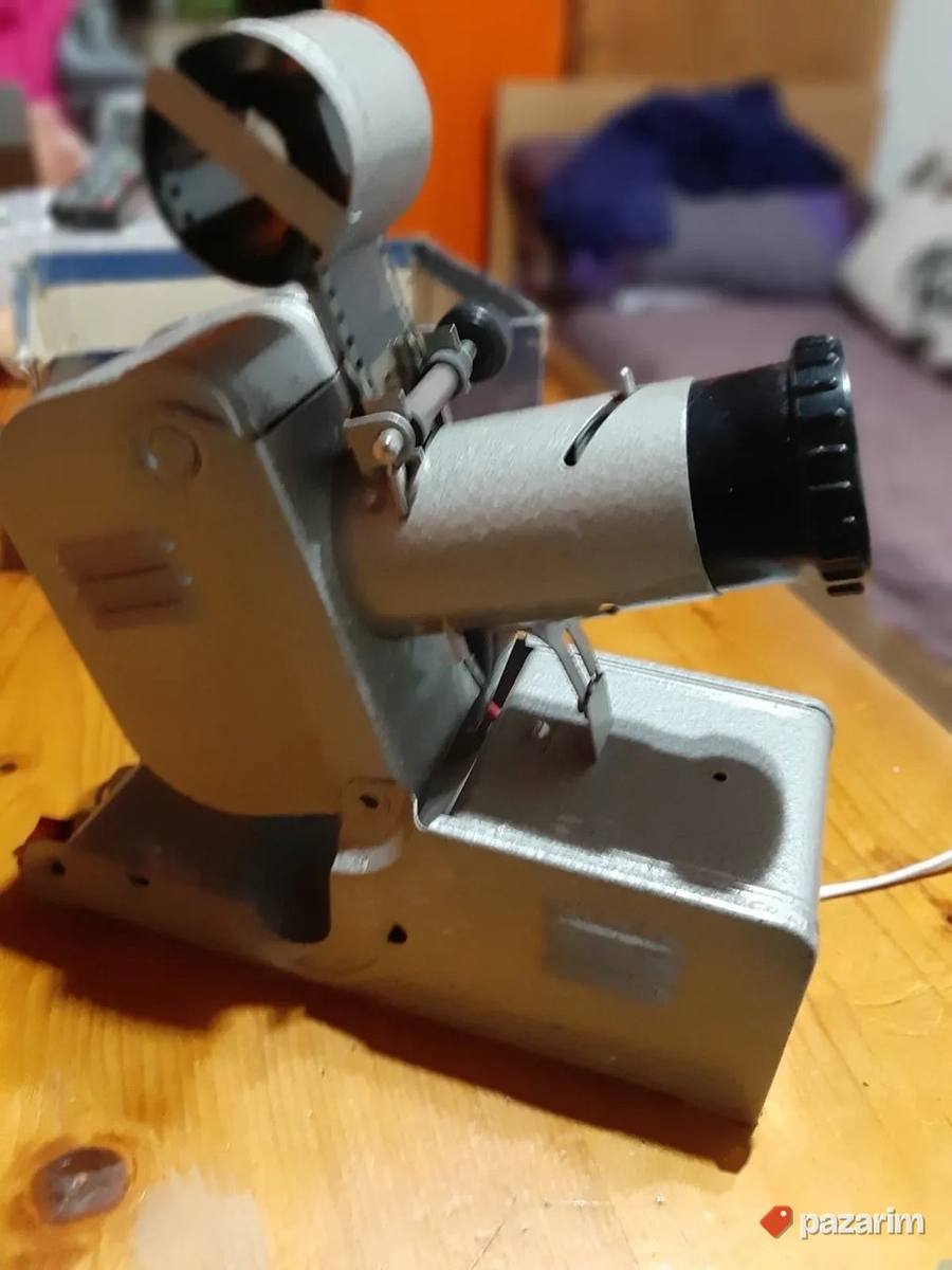 Stari projektor za dijafilm 2