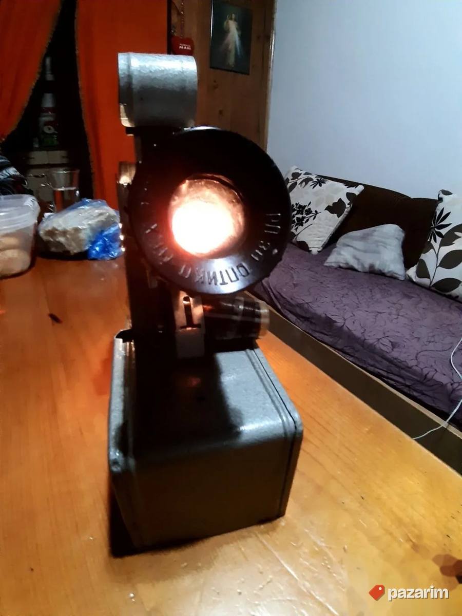 Stari projektor za dijafilm 4