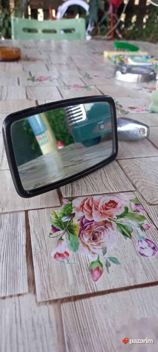 Retrovizor za stariji tip zastavinih vozila