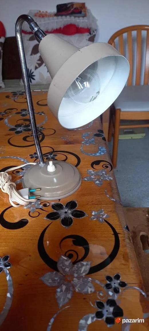 stara stona lampa
