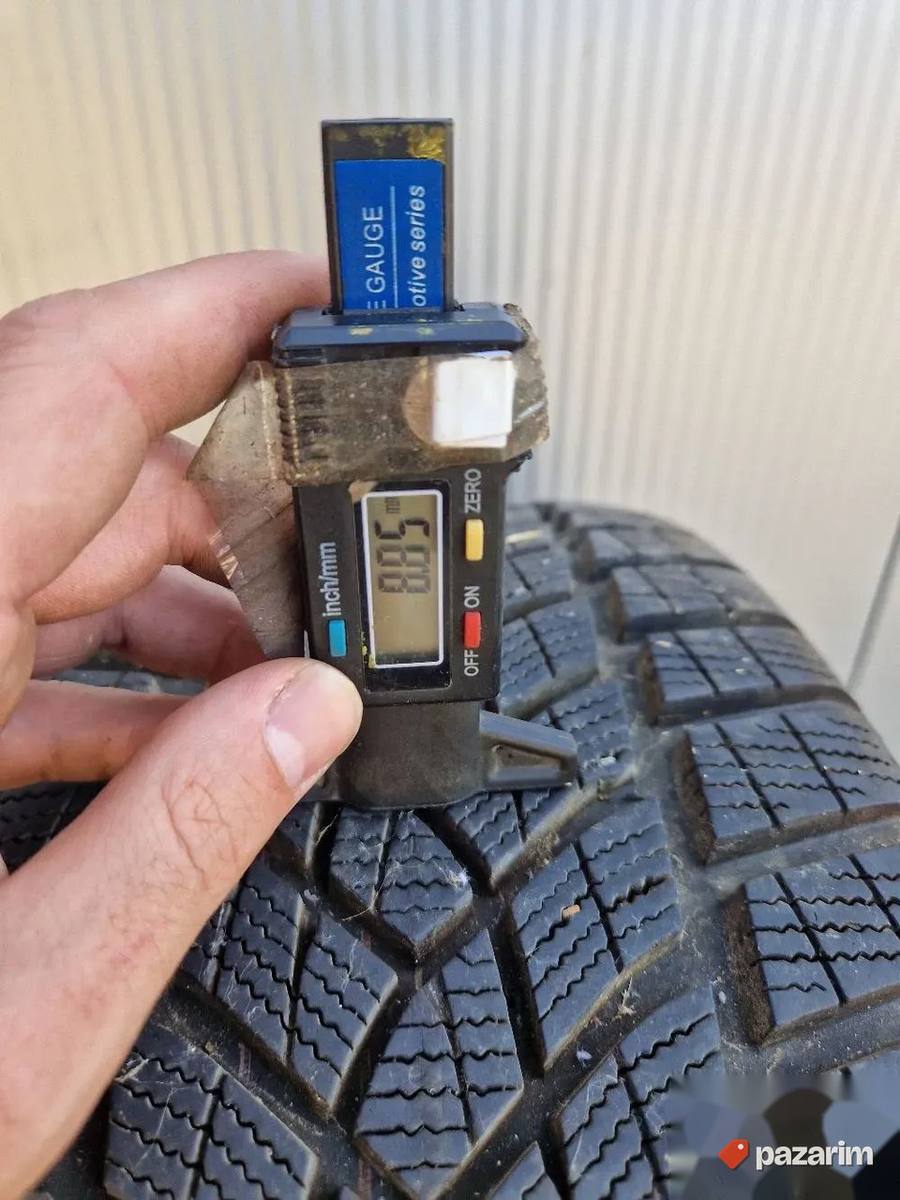 POLOVNA Goodyear Runflat zimska guma 225/45 R18 3