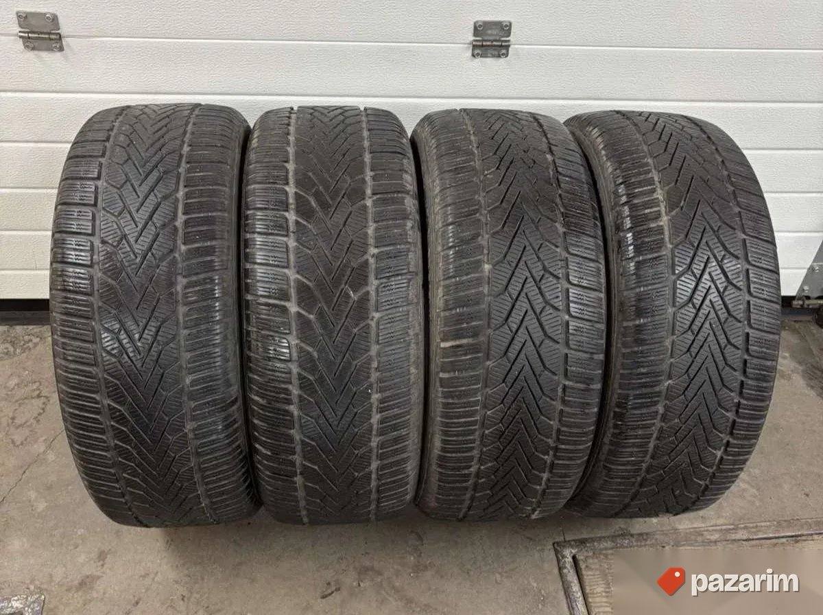 POLOVNE Semperit zimske gume 235/55 R17 1