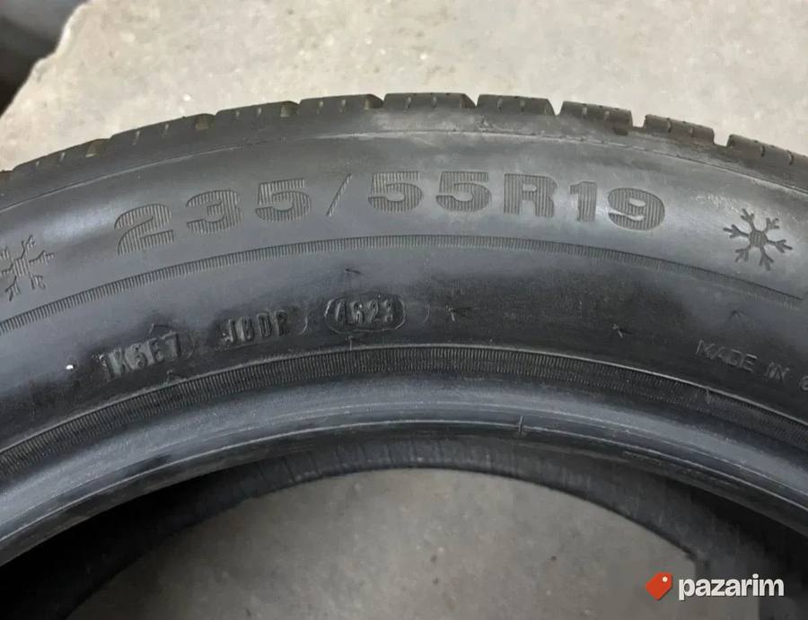 POLOVNA Dunlop zimska guma 235/55 R19 3