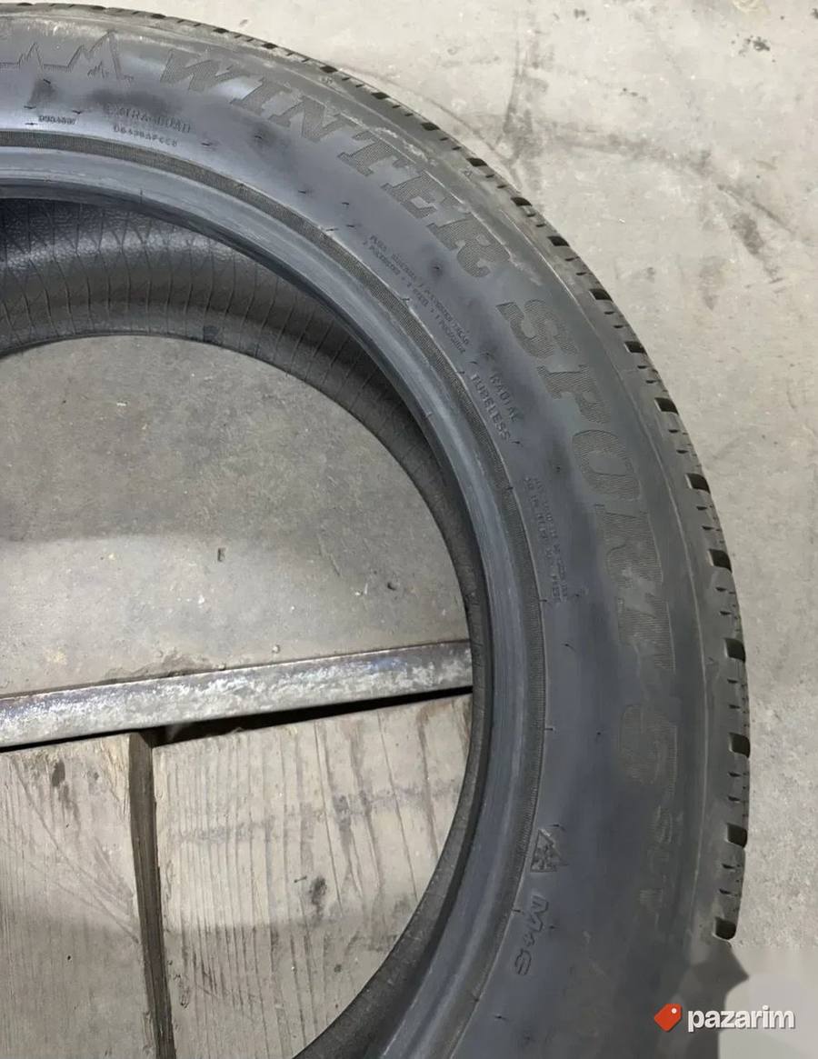 POLOVNA Dunlop zimska guma 235/55 R19 4
