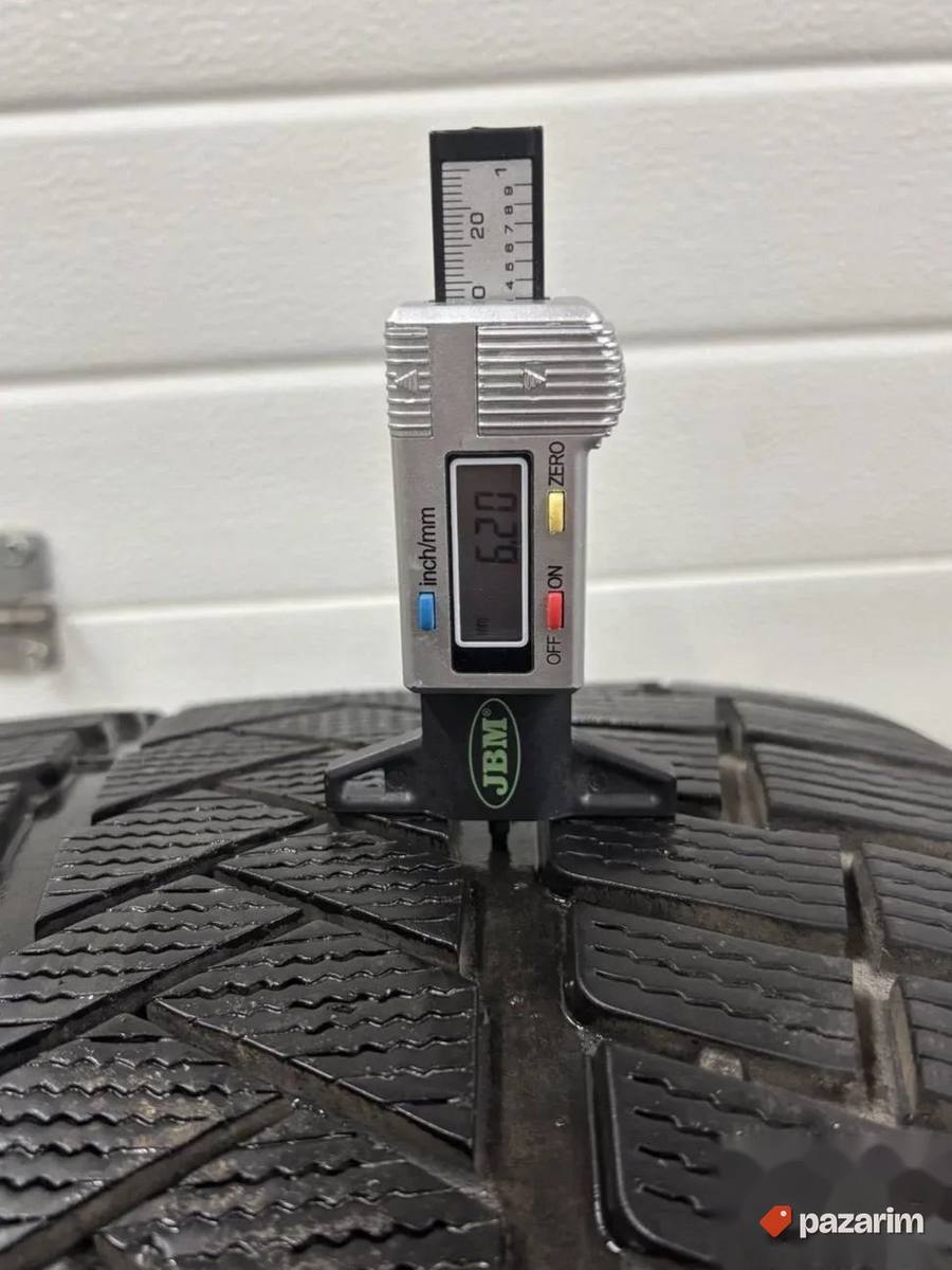 POLOVNA Vredestein zimska guma 315/30 R22 2