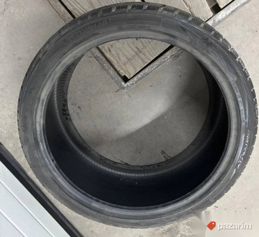 POLOVNA Vredestein zimska guma 315/30 R22 4