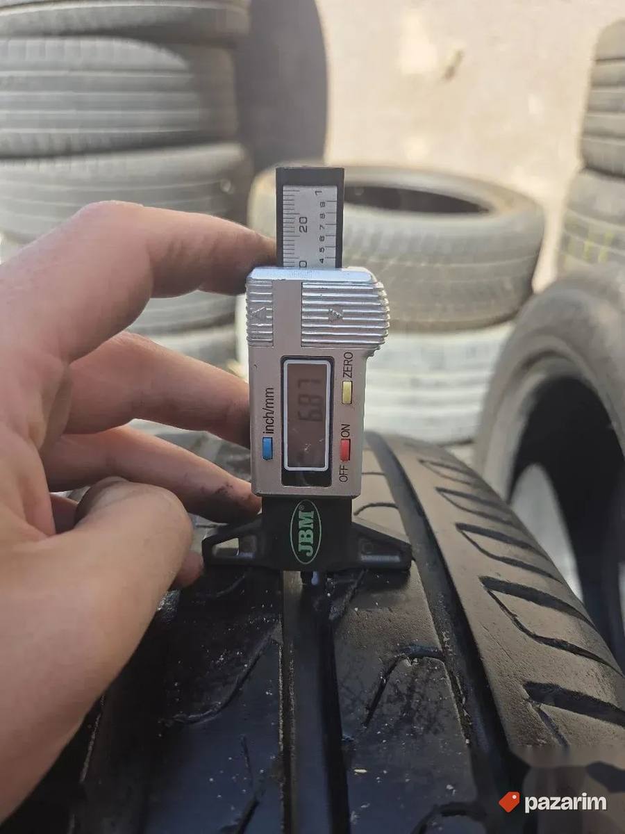 POLOVNE Pirelli letnje gume 225/55 R19 2