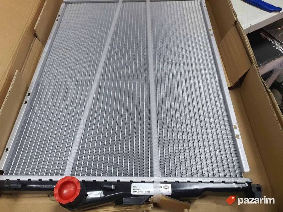 Hladnjak za BMW BEHR HELLA SERVICE 8MK 376 716-244 8
