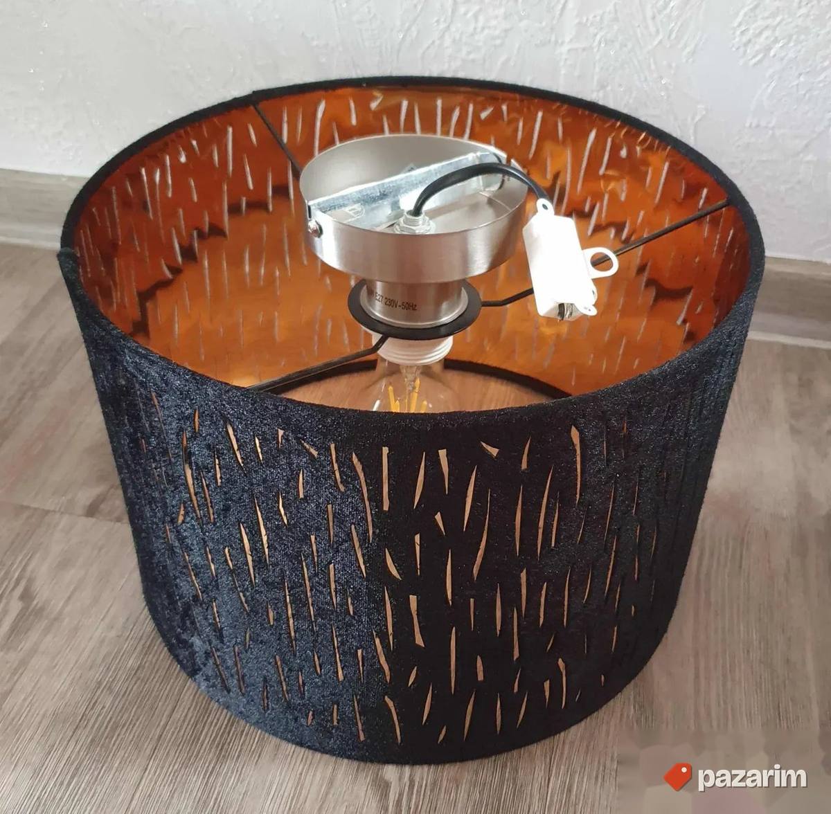 Moderna plafonska lampa sa dekorativnim abažurom 1