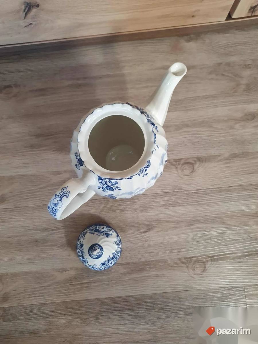 Veliki vintage porcelanski čajnik plavo-beli motiv kočije 3