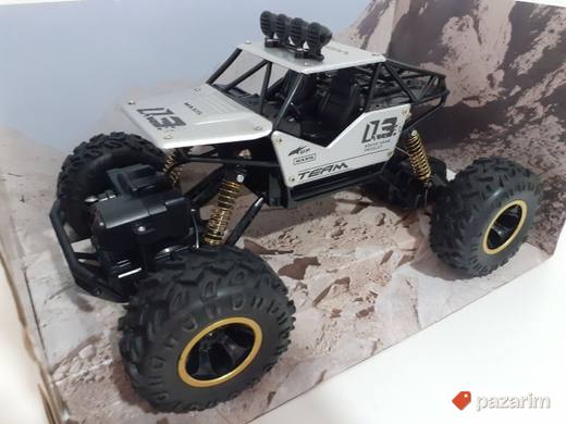 Auto na daljinski DZIP TERENAC/ Gratis baterije