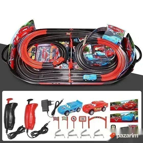 PRENOSIVA trkačka staza u boxu Cars +2 autića igračka 1