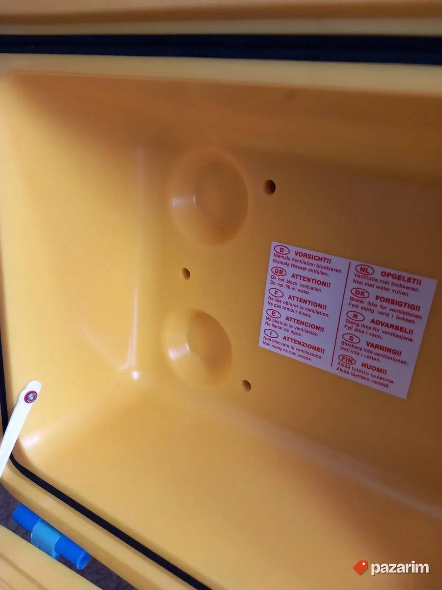 Auto friz 12v greje/hladi nekorisceno 2