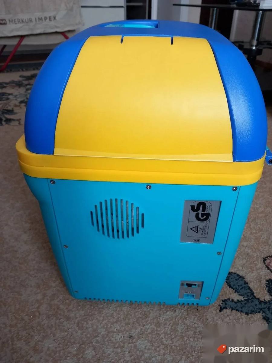 Auto friz 12v greje/hladi nekorisceno 3