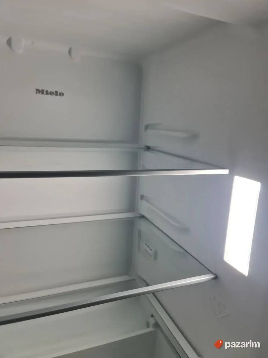 Miele ugradni frizider NOV 4