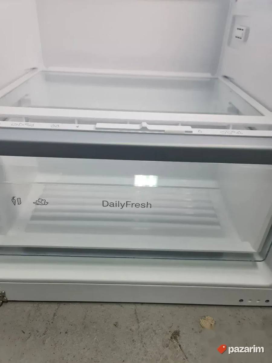 Miele ugradni frizider NOV 6
