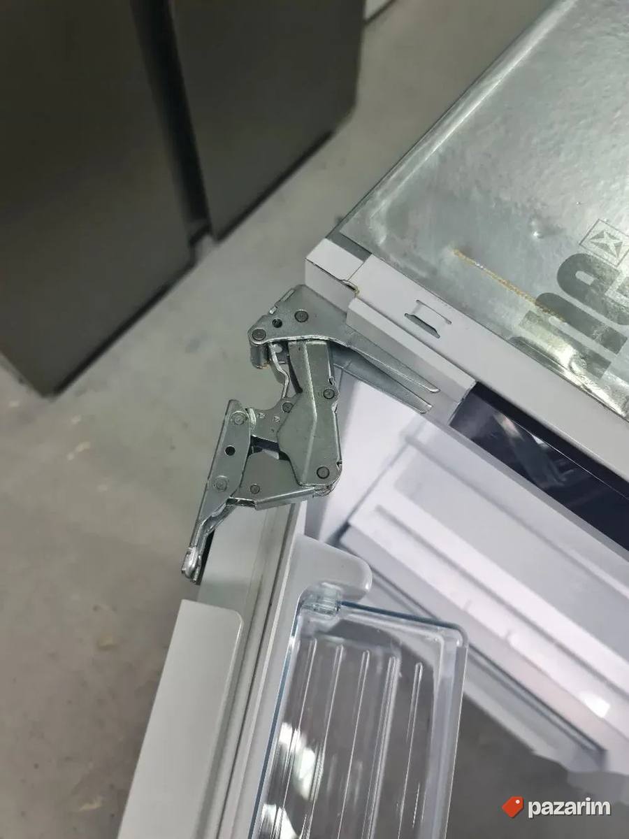 Miele ugradni frizider NOV 8