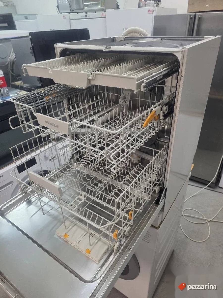 Miele podpultna - polu ugradna 60cm masina za sudove 2025god 8