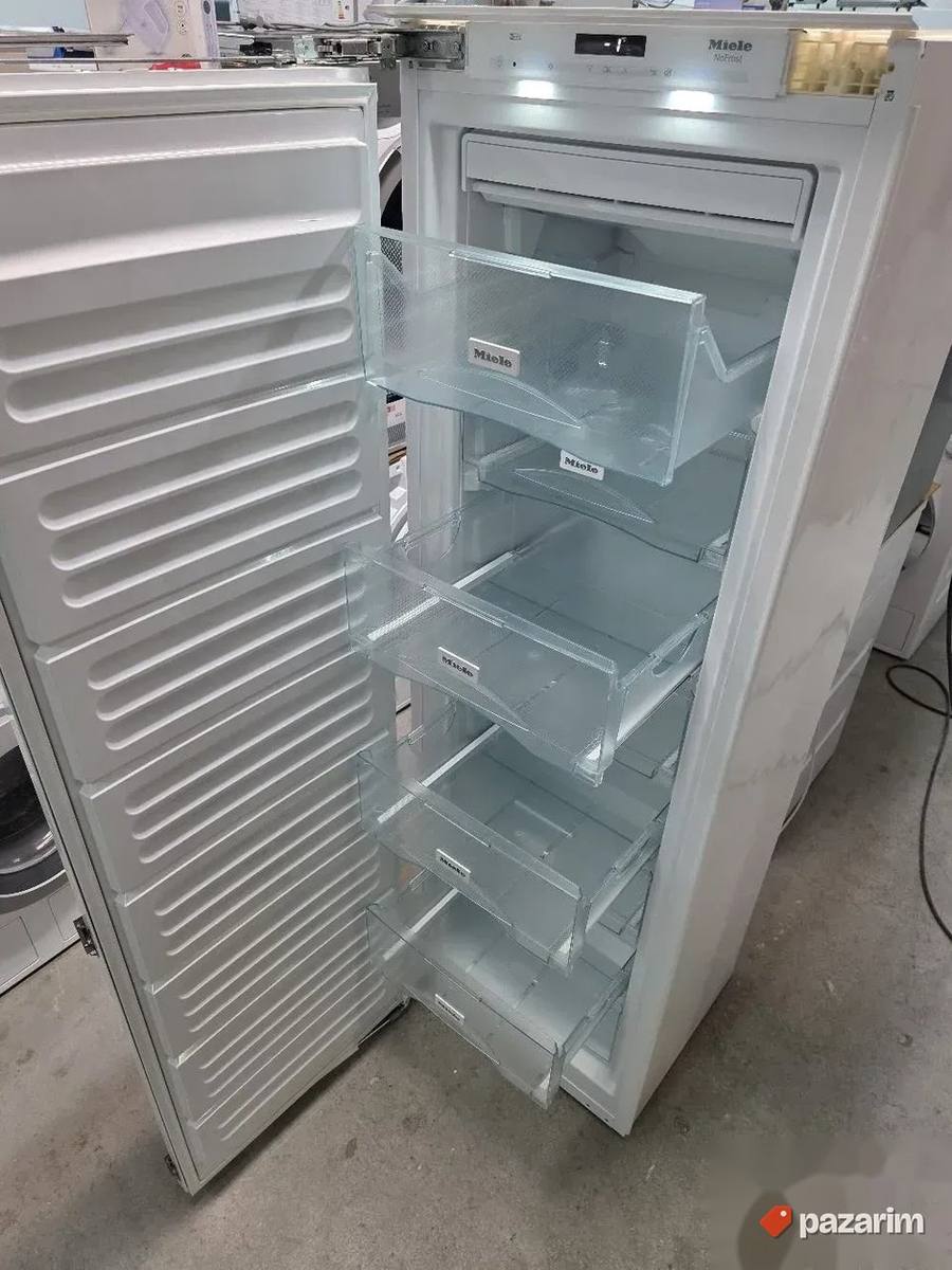 Miele ugradni zamrzivac iz uvoza, kao nov 4