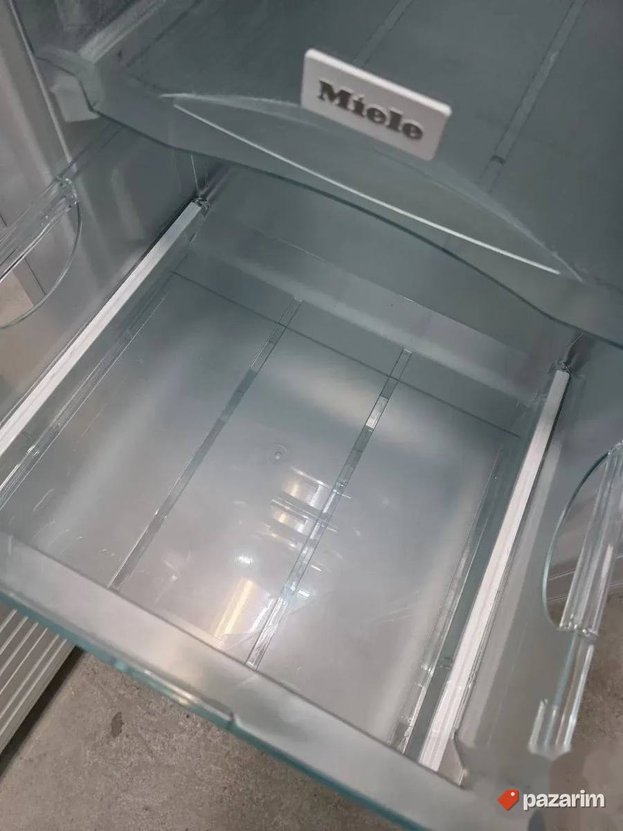 Miele ugradni zamrzivac iz uvoza, kao nov 5