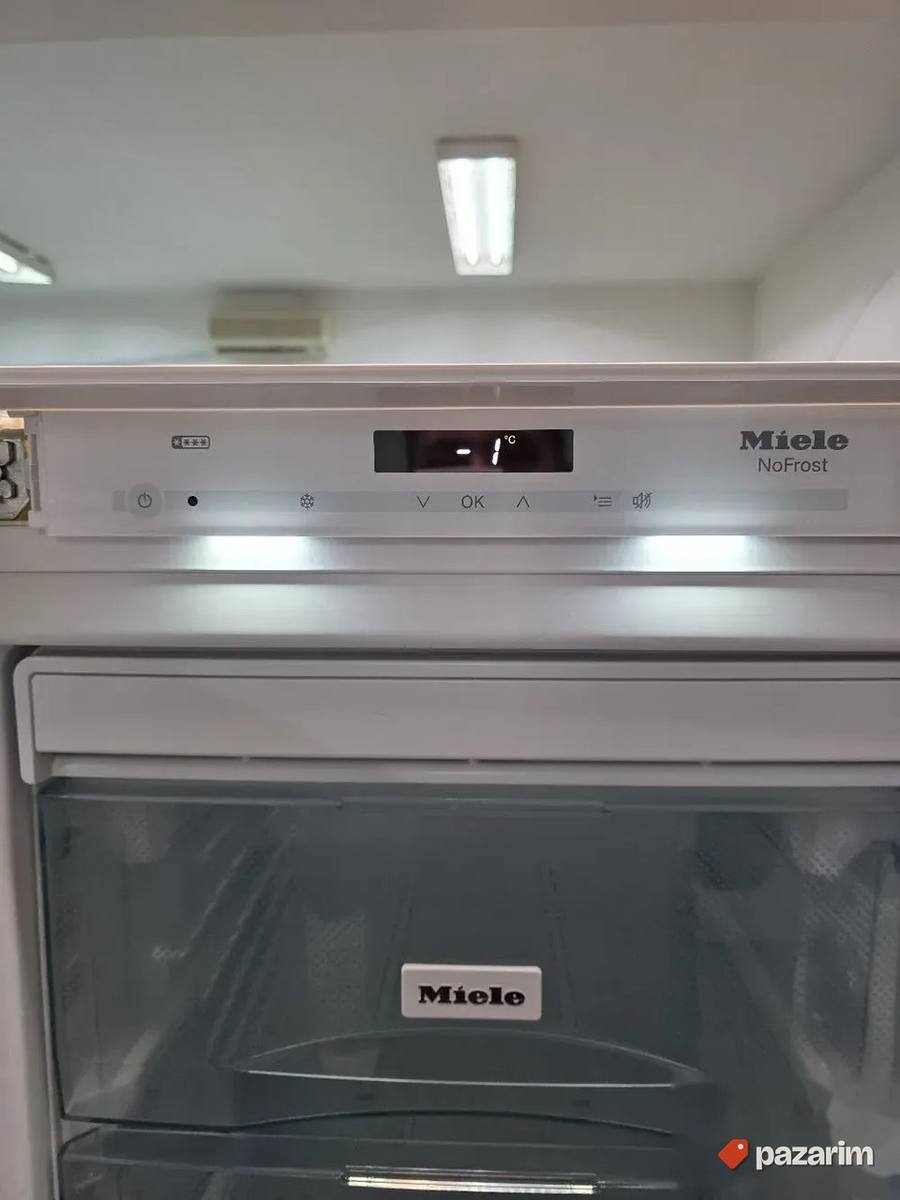 Miele ugradni zamrzivac iz uvoza, kao nov 8