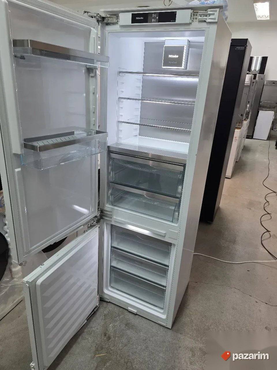 Miele KFN 7774 D uvradni kombinovani frizider 2025god NOVO 1