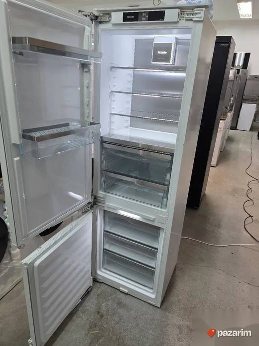Miele KFN 7774 D uvradni kombinovani frizider 2025god NOVO