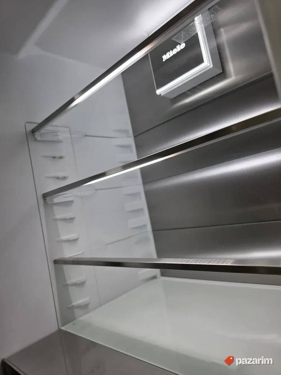 Miele KFN 7774 D uvradni kombinovani frizider 2025god NOVO 3