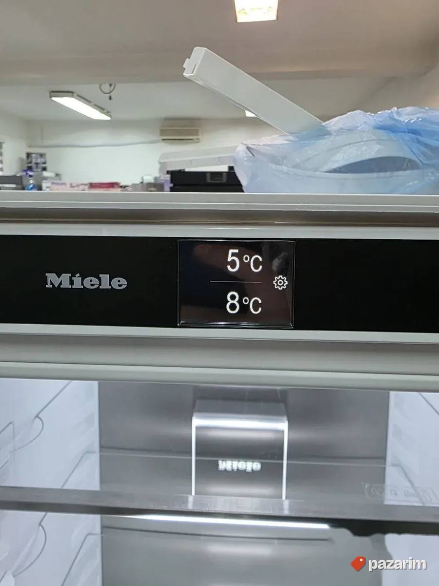 Miele KFN 7774 D uvradni kombinovani frizider 2025god NOVO 8