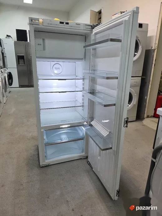 Miele K 35683 iDF ugradni frizider iz uvoza 140cm