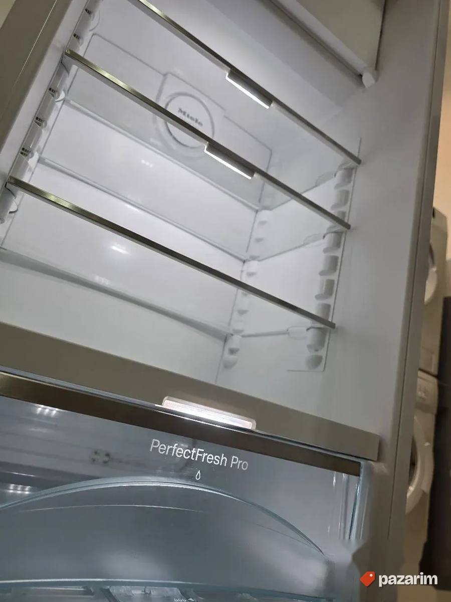 Miele K 35683 iDF ugradni frizider iz uvoza 140cm 5