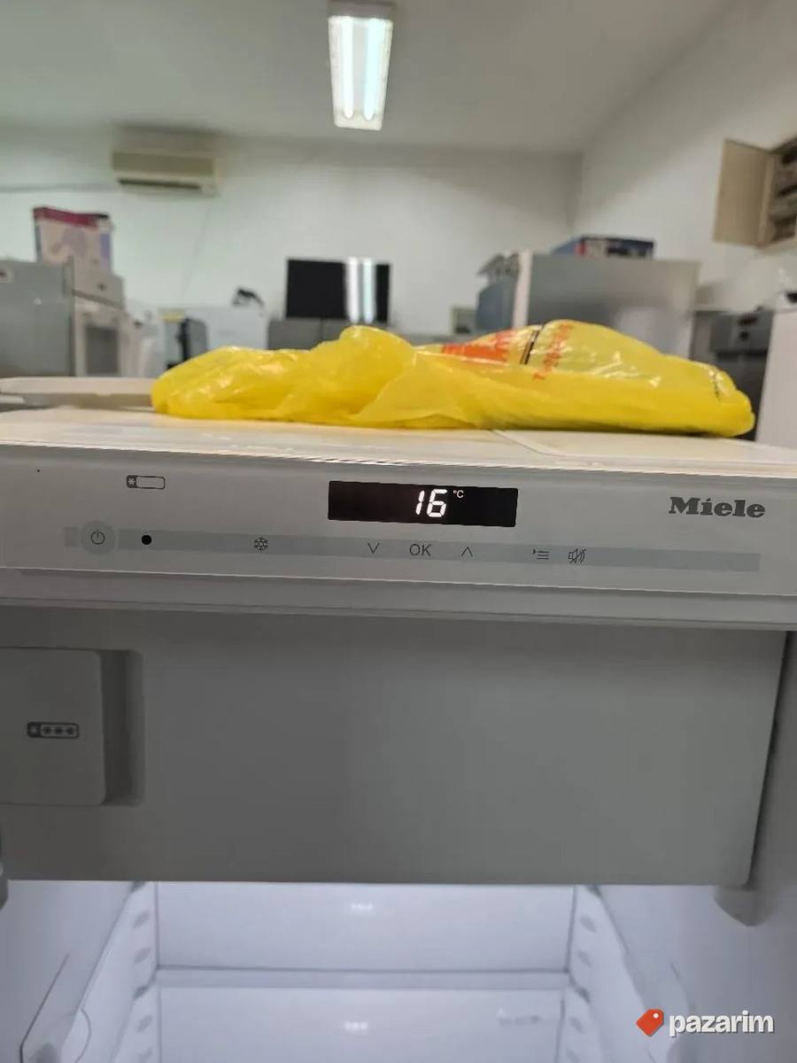 Miele K 35683 iDF ugradni frizider iz uvoza 140cm 7